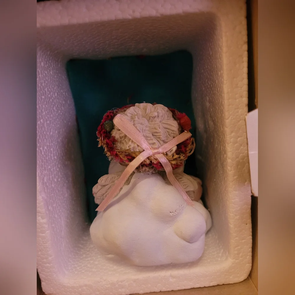 Vintage dreamsicles chatterbox figurine in original box